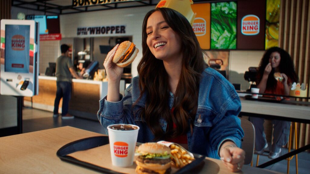 Larissa Manoela Brinca com Polêmica Financeira em comercial do Burger King