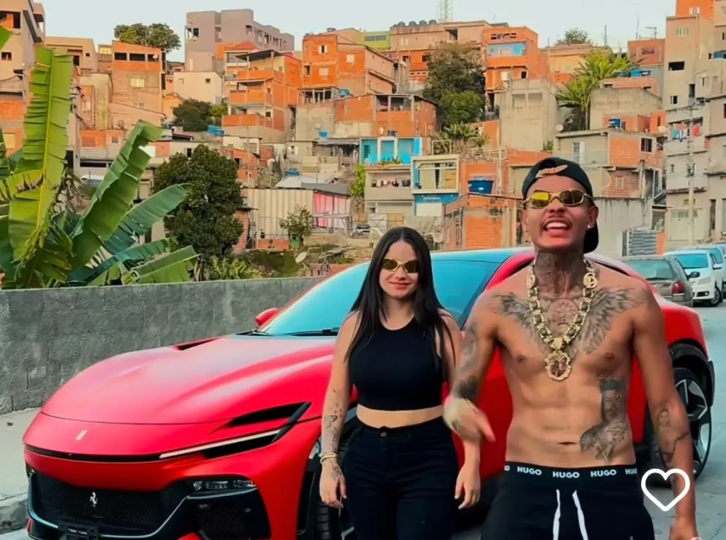 A ascensão de Chrys Dias com sua Ferrari na favela