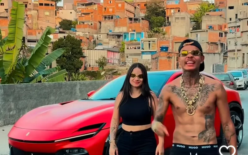 A ascensão de Chrys Dias com sua Ferrari na favela