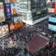 Milhões vão às ruas em protestos “No Kings” contra Donald Trump nos EUA e na Europa