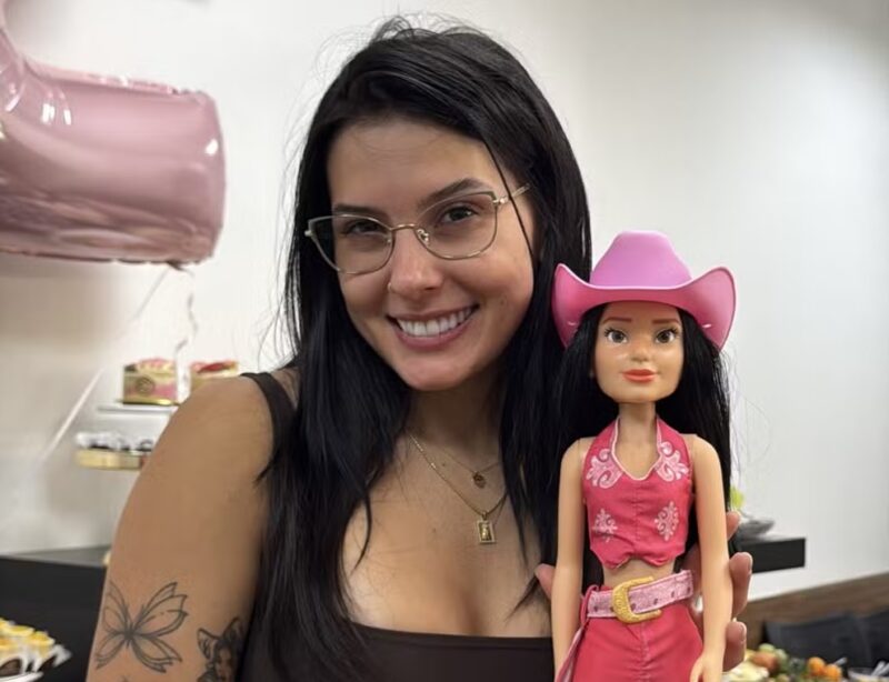 Boneca da Ana Castela: lançamento oficial